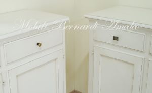 Credenza realizzata in legno massiccio laccata colore bianco